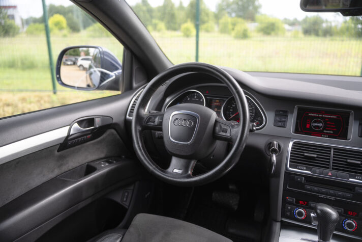 AUDI Q7 S-LINE