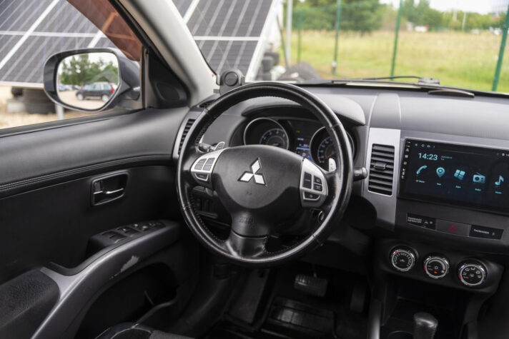 MITSUBISHI OUTLANDER