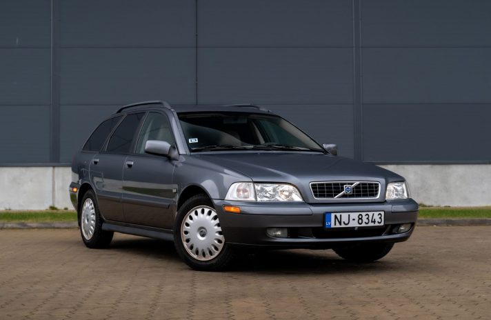 VOLVO V40