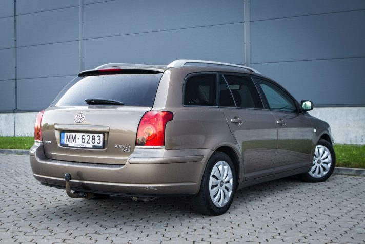 TOYOTA AVENSIS