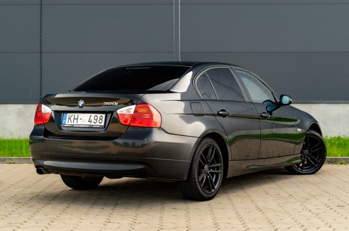 BMW 320