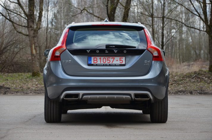 Tikko ievests.   Volvo V60 Cross Country Summum 2.4 Dīzelis 4×4 Awd . Ar automātisko ātrumkārbu.