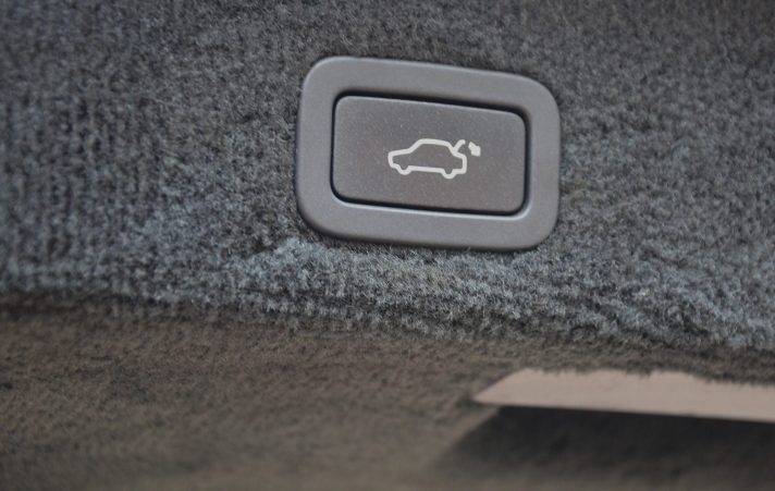 Tikko ievests. Volvo XC 70 Summum 2.4 D5 (158kw-215z/s) Dīzelis 4×4 Awd . Ar automātisko ātrumkārbu.