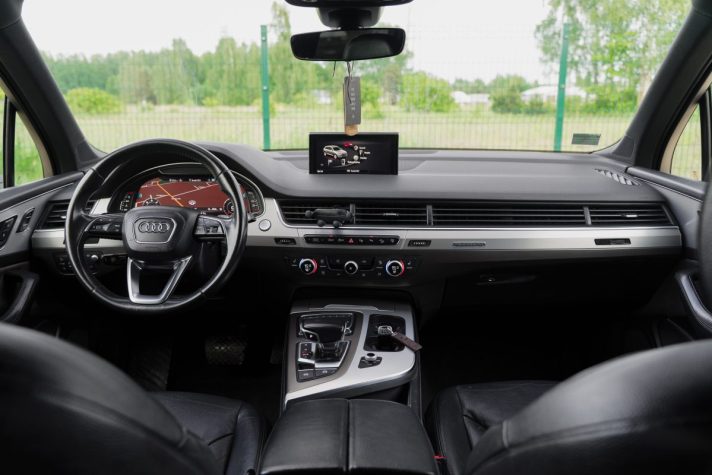 AUDI Q7 S-LINE