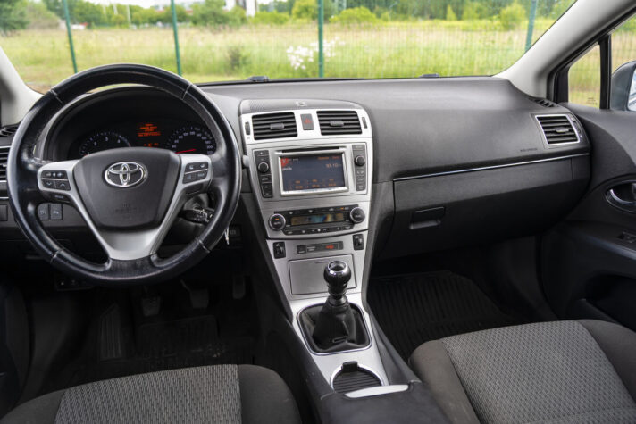 TOYOTA AVENSIS