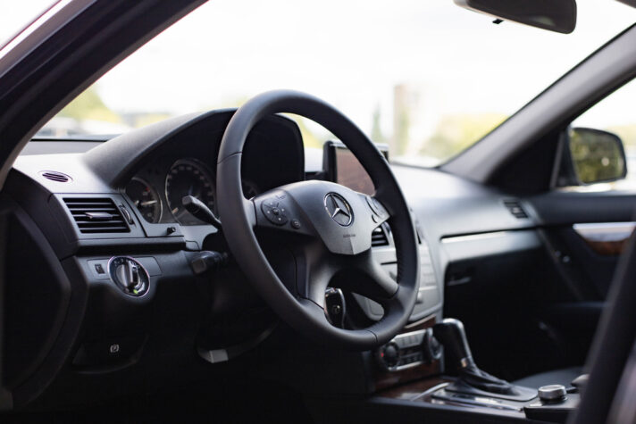 MERCEDES BENZ C220