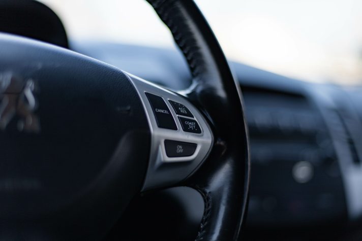 PEUGEOT 4007