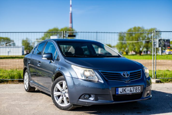 TOYOTA AVENSIS