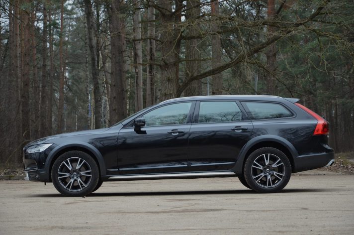 Tikko ievests. Volvo V90 Cross Country Awd. 2.0 D5 (173 kw-235 zs) Dīzelis. ar Automātisko ātrumkārbu.