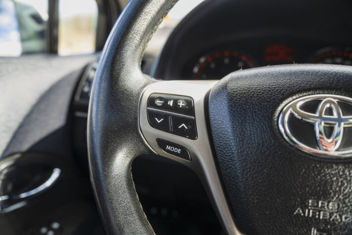 TOYOTA AVENSIS