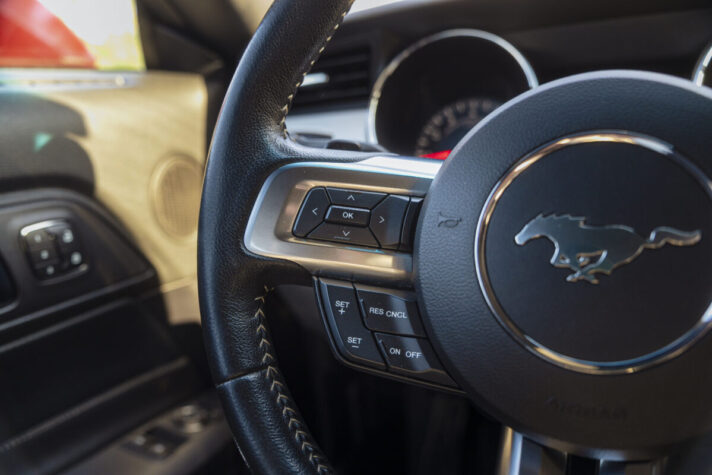 FORD MUSTANG