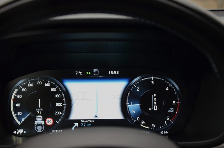 Tikko ievests. Volvo V90 Cross Country Awd. 2.0 D5 (173 kw-235 zs) Dīzelis. ar Automātisko ātrumkārbu.