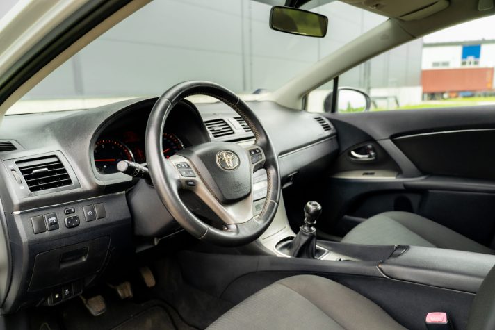 TOYOTA AVENSIS