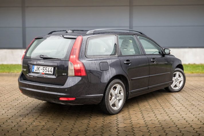 VOLVO V50
