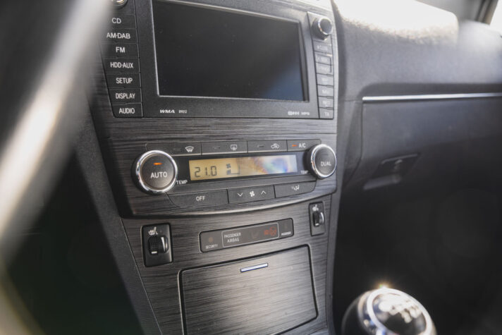 TOYOTA AVENSIS