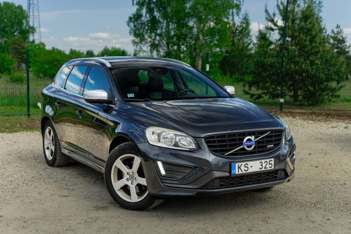VOLVO XC60 R-DESIGN