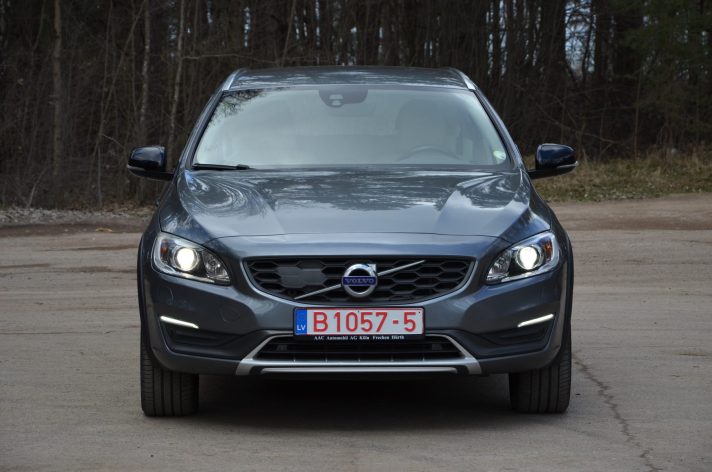 Tikko ievests.   Volvo V60 Cross Country Summum 2.4 Dīzelis 4×4 Awd . Ar automātisko ātrumkārbu.