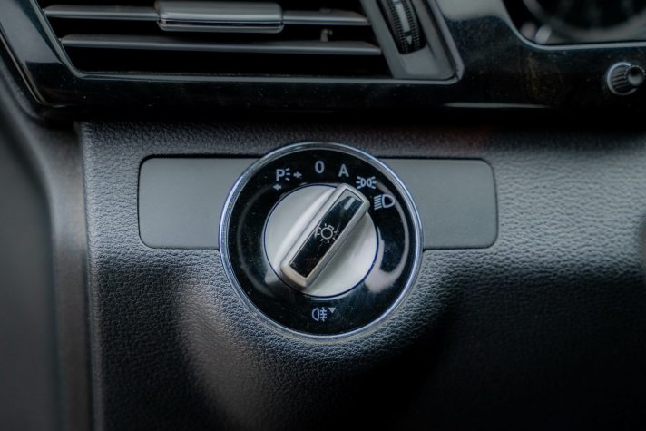 MERCEDES BENZ E220