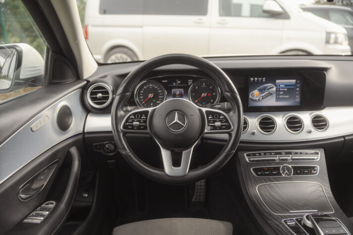 MERCEDES BENZ E300 DE
