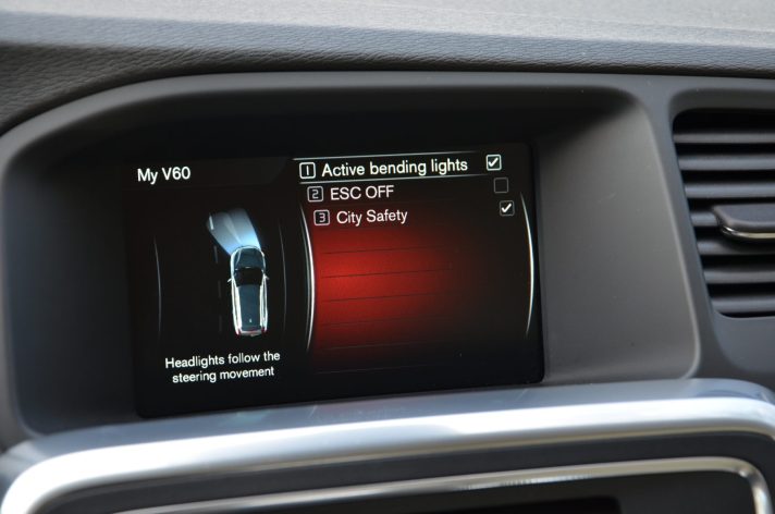 Tikko ievests.   Volvo V60 Cross Country Summum 2.4 Dīzelis 4×4 Awd . Ar automātisko ātrumkārbu.