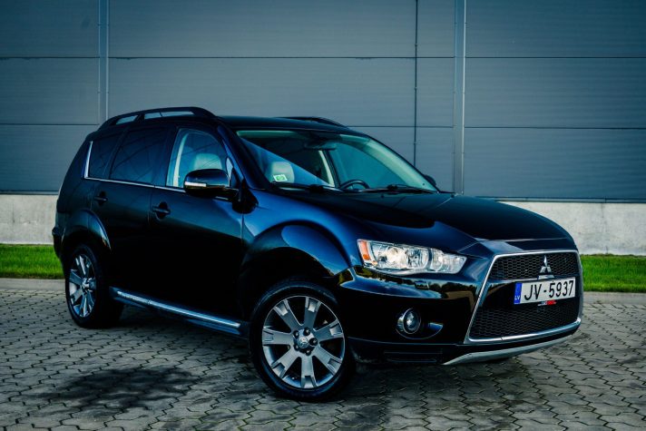 MITSUBISHI OUTLANDER