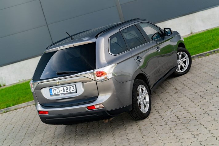 MITSUBISHI OUTLANDER