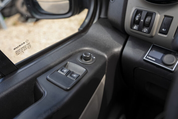 NISSAN NV300