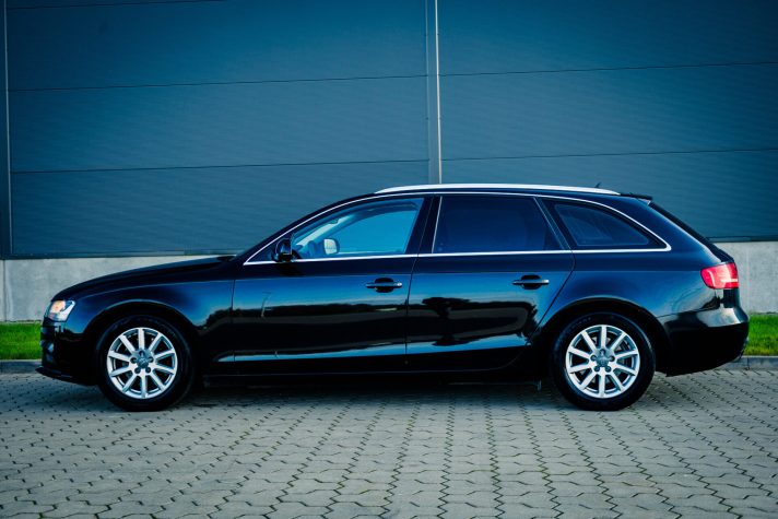 AUDI A4 AVANT