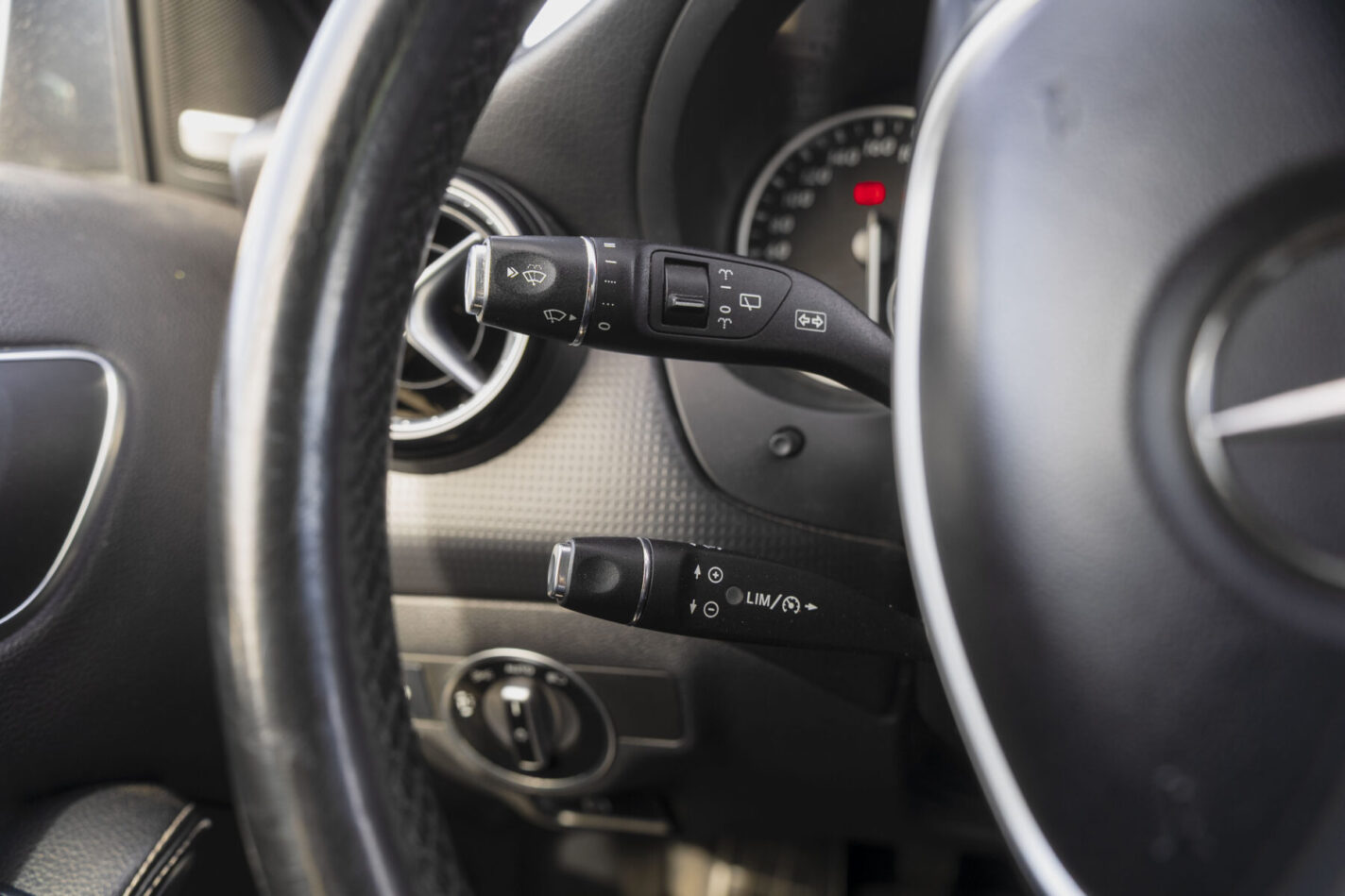 MERCEDES BENZ A180
