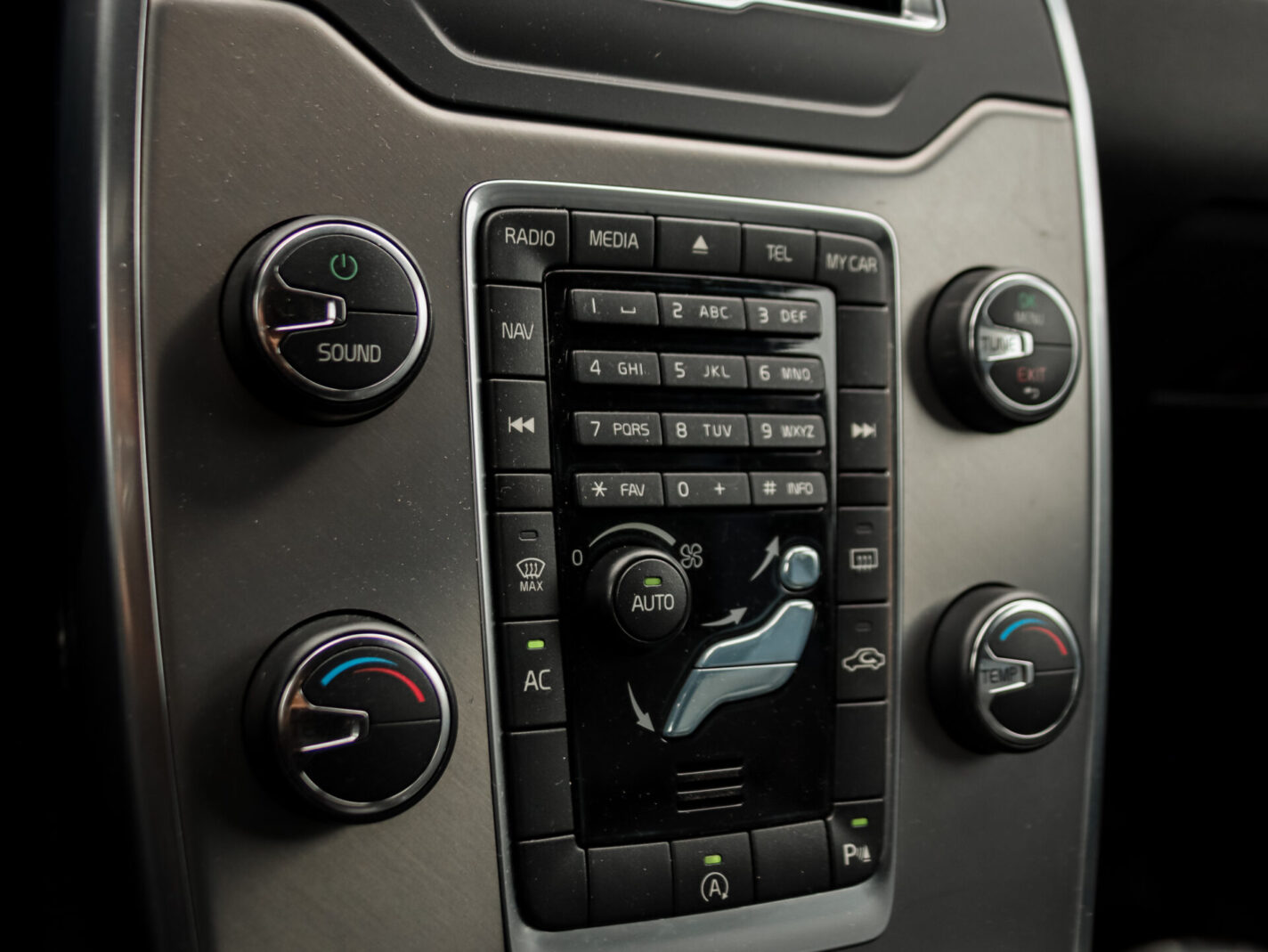 VOLVO XC70