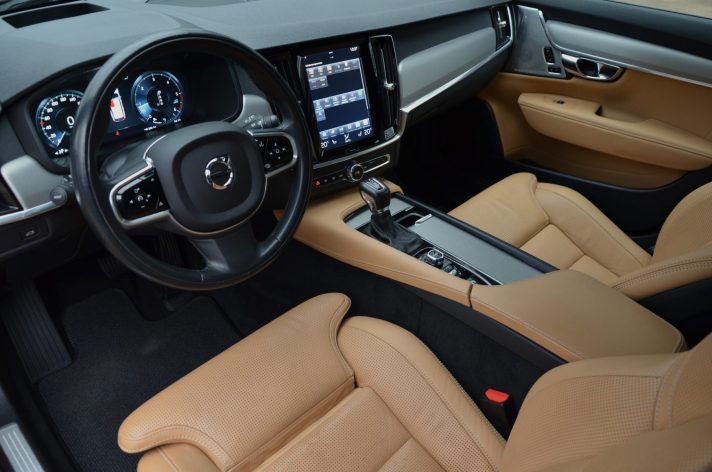 Tikko ievests. Volvo V90 Cross Country Awd. 2.0 D5 (173 kw-235 zs) Dīzelis. ar Automātisko ātrumkārbu.
