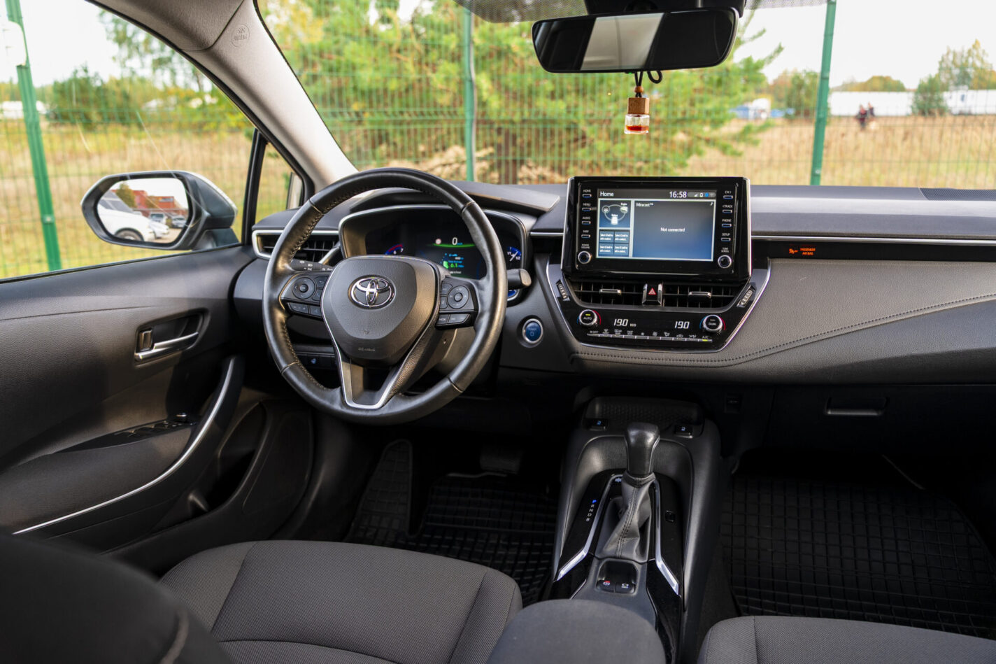 TOYOTA COROLLA HYBRID