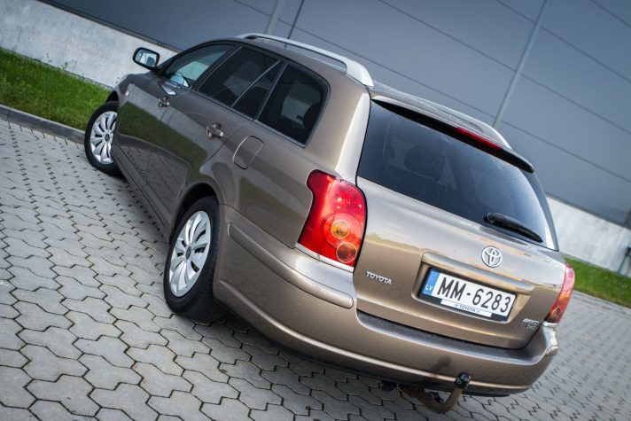 TOYOTA AVENSIS