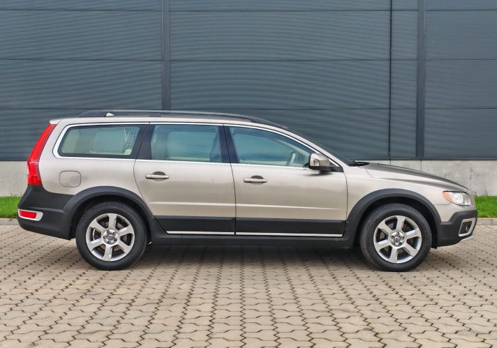 VOLVO XC70, 2,4D5 AWD. 6-KPP.