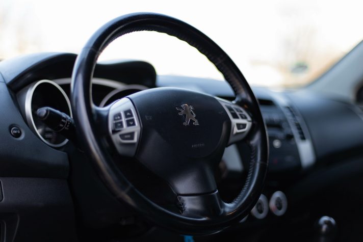 PEUGEOT 4007