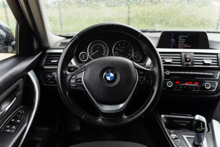 BMW  318