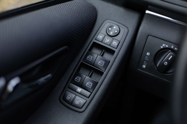 MERCEDES BENZ B 200