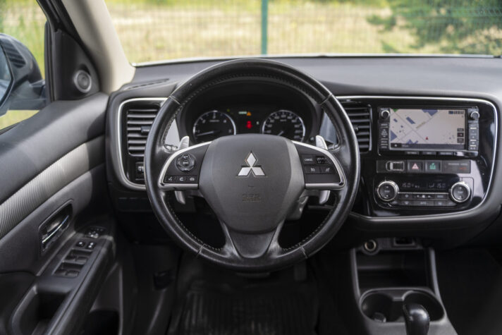 MITSUBISHI OUTLANDER