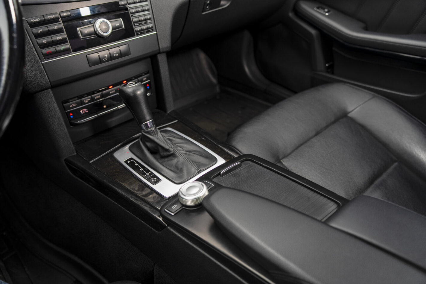 MERCEDES BENZ E 220