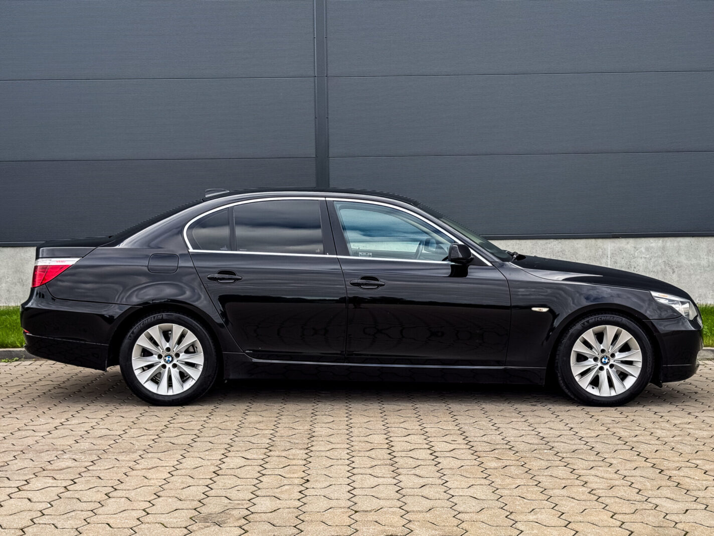 BMW 525