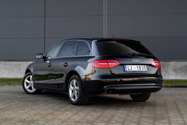 AUDI A4 AVANT