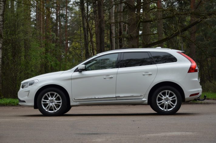 Volvo XC 60 Summum Xenium 2.4 D5 (158Kw-215Z/s) Dīzelis Awd (4×4) Pilnpiedziņa ar automātisko ātrumkārbu.